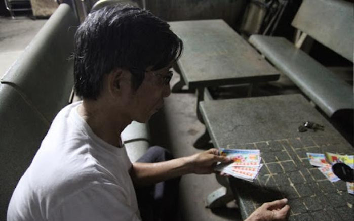 Người đàn ông trúng số không được nhận tiền thưởng, cả nhà vẫn đổi đời Ảnh 2