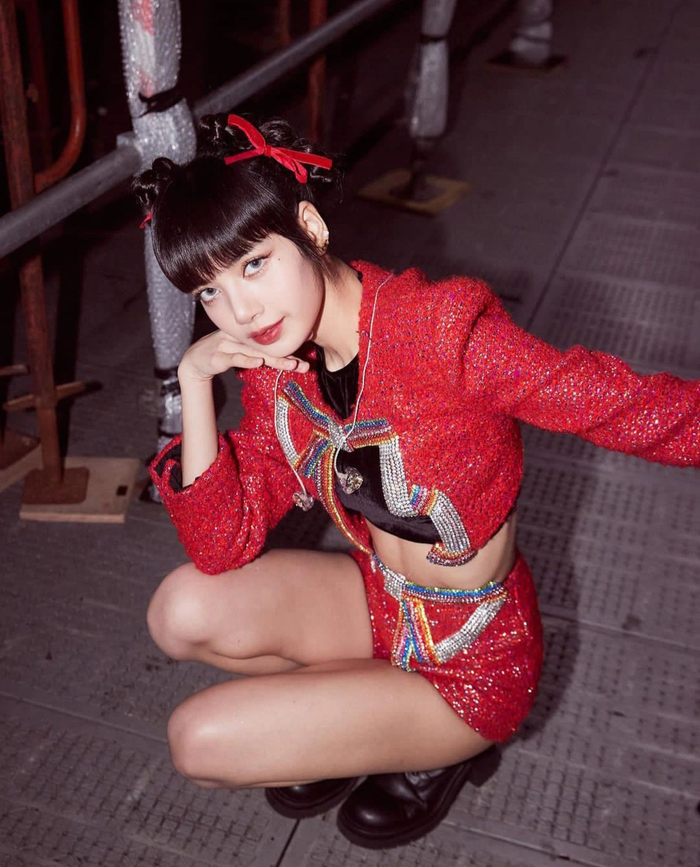 Lisa hết lời khen ngợi Taylor Swift, khác hẳn với Billie Eilish Ảnh 2