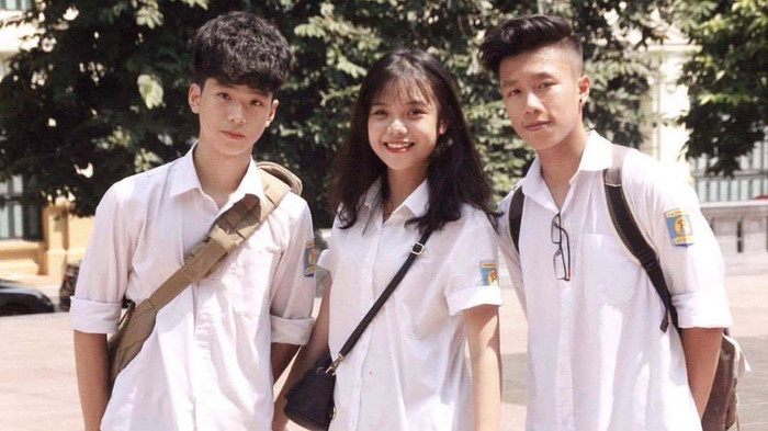 Khi học cấp 3, con trai nghệ sĩ Vân Dung dần lộ rõ visual sắc nét, nam tính hơn. Ảnh: FBNV