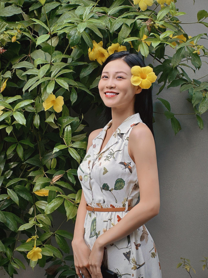 Bên cạnh Biệt Dược Đen, cô nàng còn góp mặt ở tuyến phụ của phim Lối Về Miền Hoa. Sở hữu ngoại hình nổi bật, chuẩn nàng thơ, song Mota Nguyễn lại có duyên với những nhân vật đanh đá, khắc khổ, có lần còn hi sinh nhan sắc vì vai diễn. 