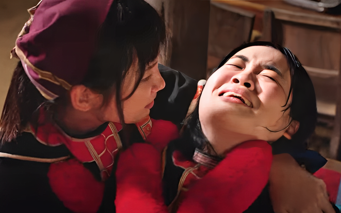 Phân cảnh Mẩy đau đẻ ở tập 10 Đi Giữa Trời Rực Rỡ.