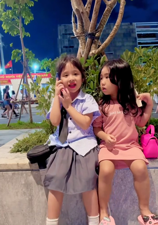 Con gái Ngọc Trinh thể hiện khả năng diễn xuất không chuyên.