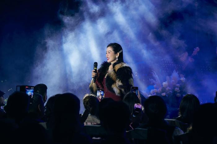 Lệ Quyên 'đánh đổi' khi hát hit trăm triệu view của Hoài Lâm Ảnh 4