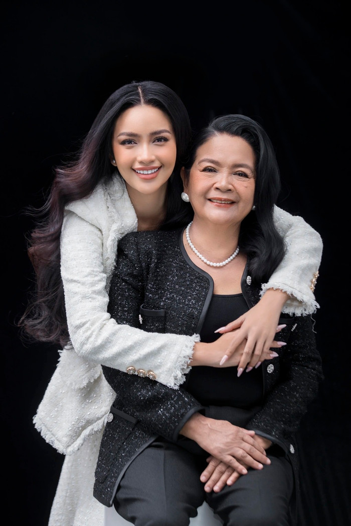 Ngọc Châu mồ côi cả bố lẫn mẹ.