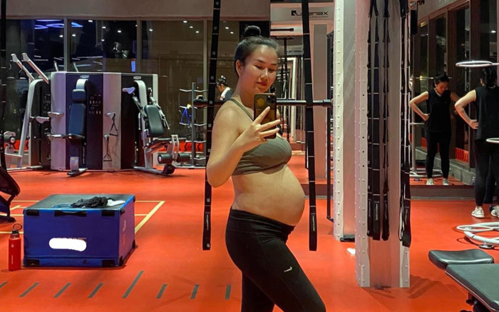 Võ Hạ Trâm khoe bụng bầu tròn lẳn những tháng cuối thai kì Ảnh 2