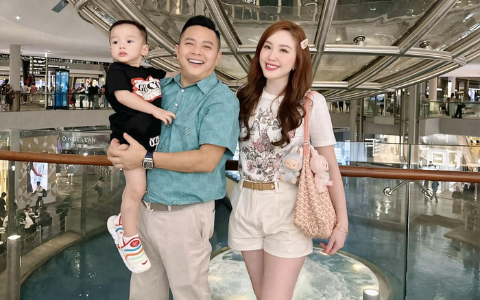 Vợ chồng Bảo Thy mới đưa con trai đi du lịch ở nước ngoài. Ảnh: FBNV