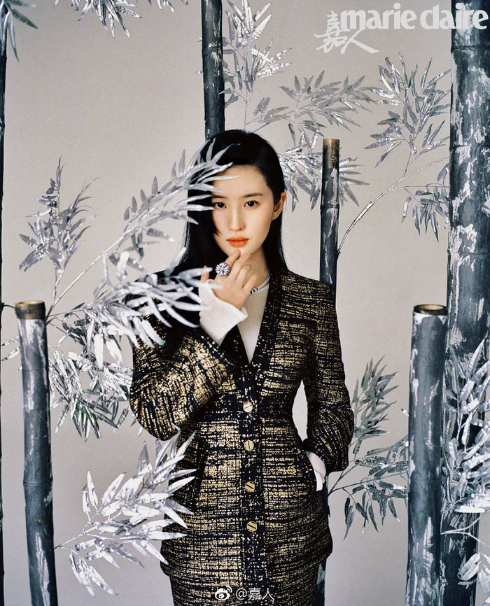 Lưu Diệc Phi lên 2 trang bìa lớn của làng thời trang.