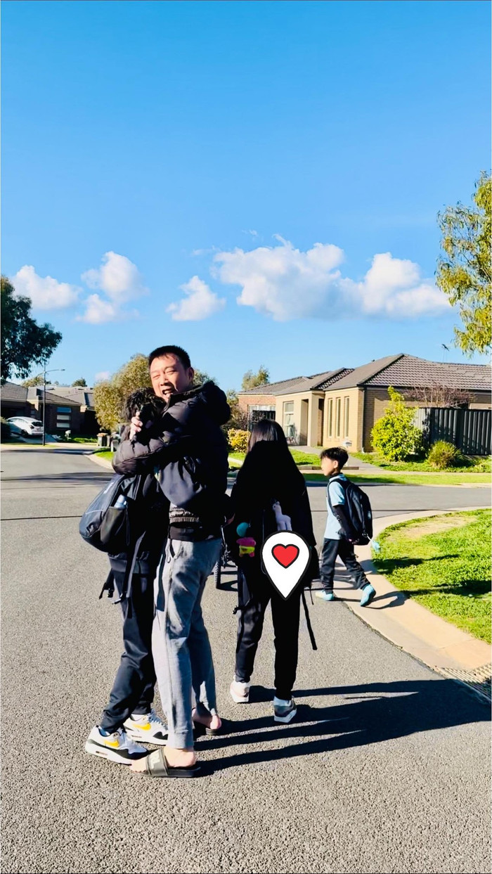 Khoảnh khắc hạnh phúc của 4 bố con được Ốc Thanh Vân chia sẻ. 