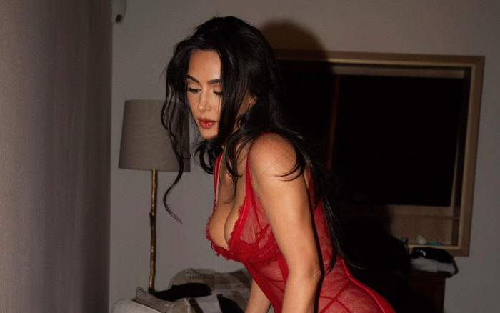 Cách nữ người mẫu có tài sản 35.000 tỷ đồng sở hữu vòng eo siêu thực Ảnh 2