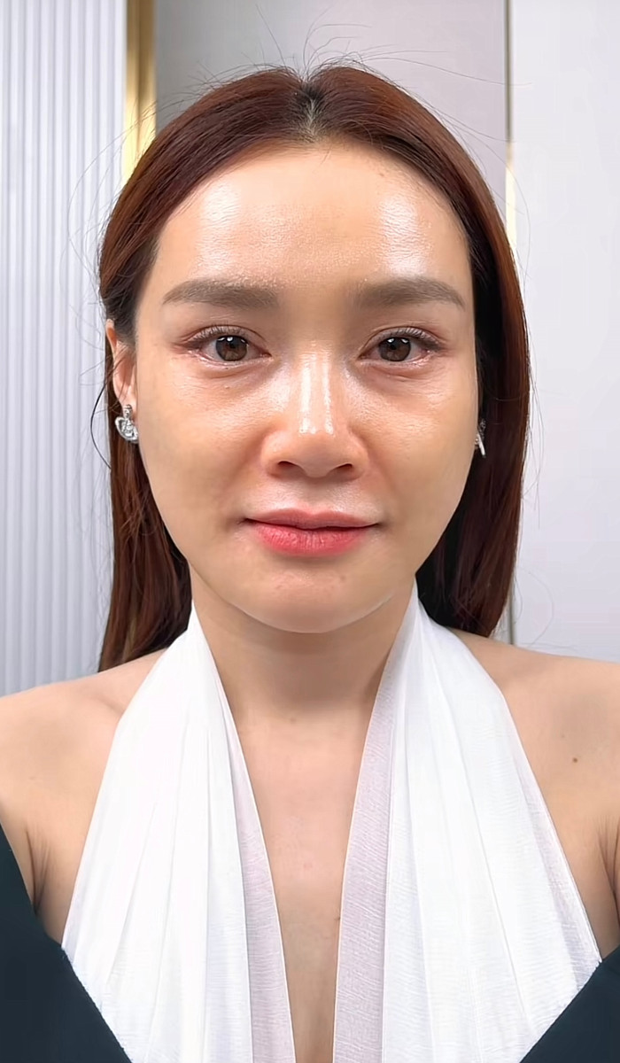 Mặt mộc của Nhã Phương khiến dân tình bàn tán xôn xao. 