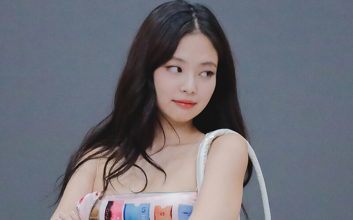 Jennie (Blackpink) gây sốt với màn 'tái sinh' mẫu quần đã bị bỏ xó nhiều năm Ảnh 2