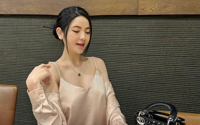 Vợ Quang Hải khoe cận mặt con trai Ảnh 2