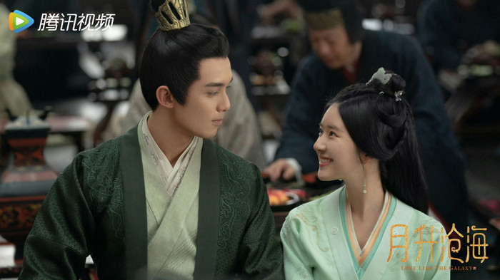 Trong khi Triệu Lộ Tư có thể phối hợp ăn ý với các bạn diễn nam đủ mọi lứa tuổi thì Vương Sở Nhiên lại không được như vậy.