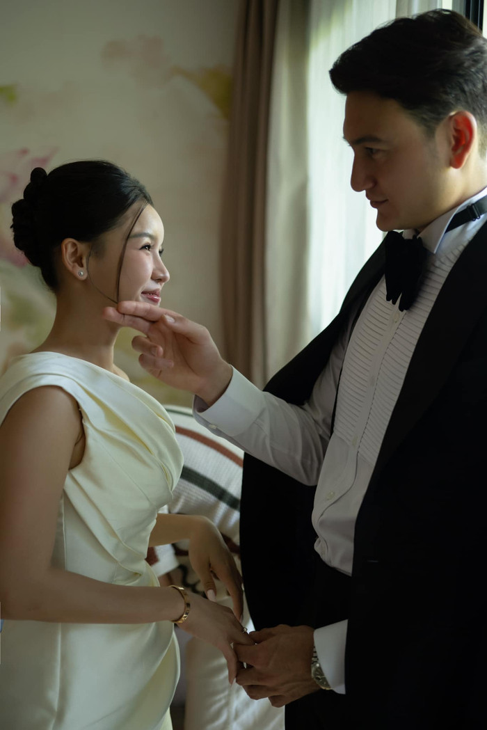 Yến Xuân - Đặng Văn Lâm có một đám cưới lãng mạn, riêng tư.