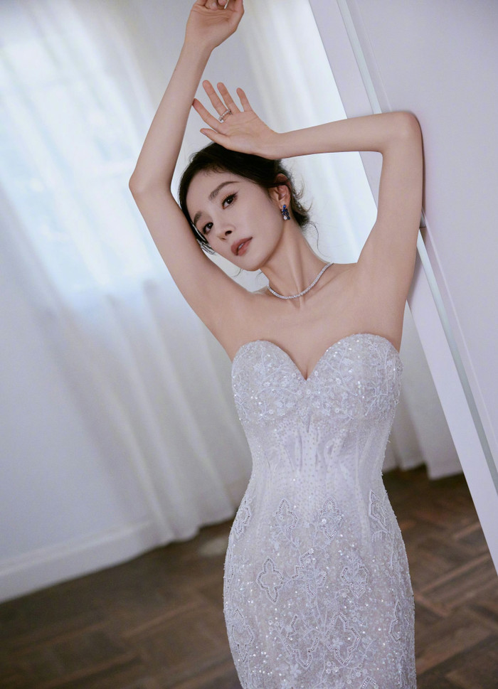 5 sao nữ giàu nhất Cbiz: Triệu Lệ Dĩnh cuối bảng, Lưu Diệc Phi chỉ đứng thứ 2 Ảnh 3