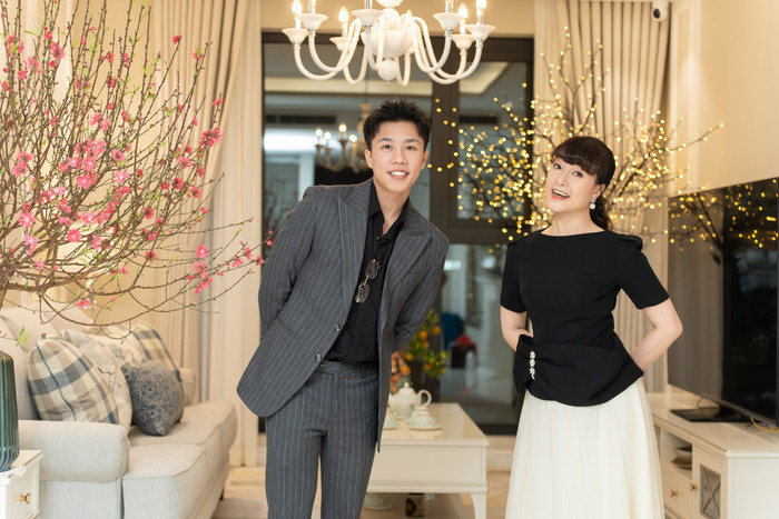 Nữ nghệ sĩ hạnh phúc khi chứng kiến con trai ngày càng trưởng thành.