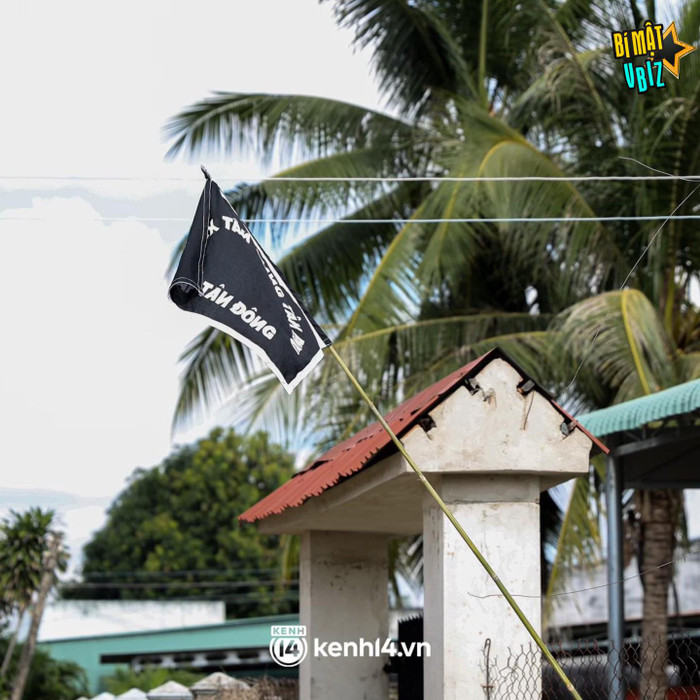 Không khí tang thương bao trùm căn nhà. Nguồn ảnh: Kênh 14.