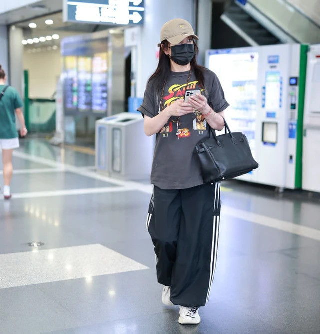 Triệu Vy xuất hiện hồi cuối tháng 7