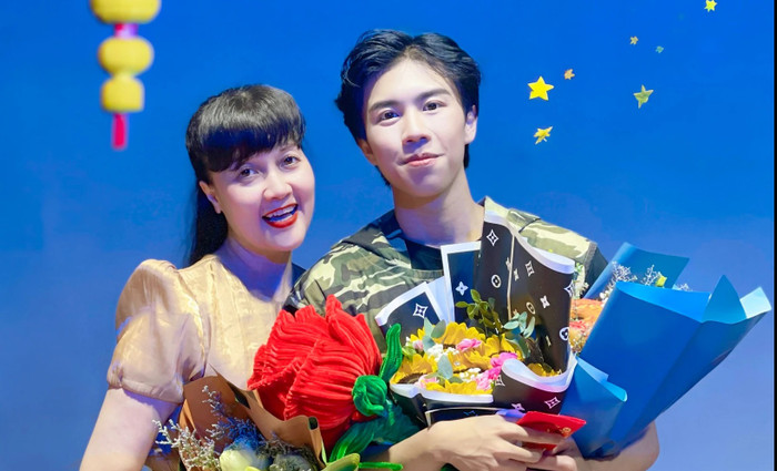 Long Vũ không ỷ lại danh tiếng của mẹ Vân Dung, tự lực cánh sinh tìm kiếm cơ hội diễn xuất. 