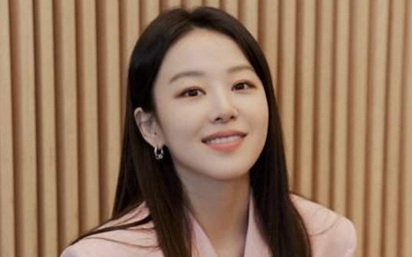 Một cặp đôi diễn viên chênh lệch 12 tuổi xác nhận hẹn hò Ảnh 2