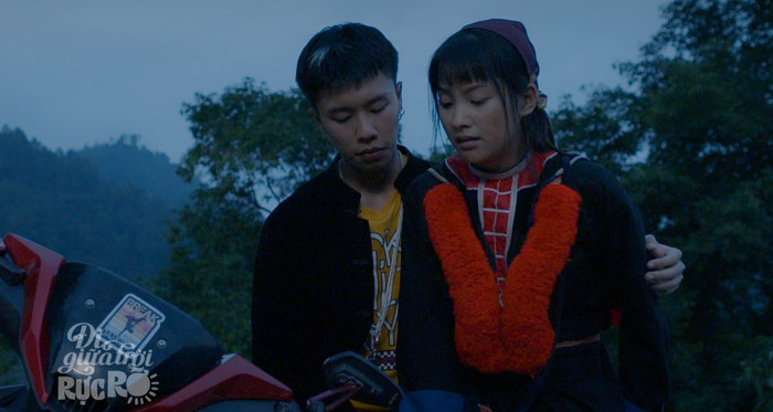 Đi Giữa Trời Rực Rỡ tràn ngập cảnh 'đụng chạm' của Pu và Chải khiến khán giả phấn khích Ảnh 3