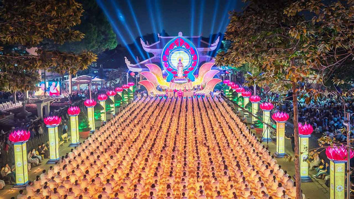 Chùa Hoằng Pháp không những là nơi cầu bình an mà còn là nơi tu tập, học Phật pháp nổi tiếng tại Sài Gòn