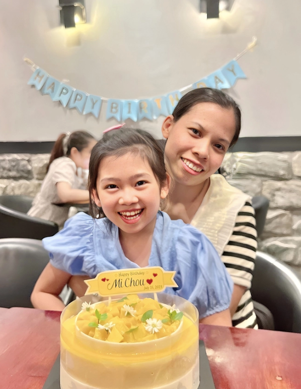 Sau khi diễn viên Mai Phương, bé Lavie được Phùng Ngọc Huy uỷ quyền cho hai cô bảo mẫu chăm sóc, dạy dỗ.