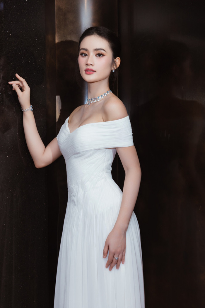 Ý Nhi đang tích cực trau dồi hình ảnh, kỹ năng trước thềm chinh chiến Miss World.