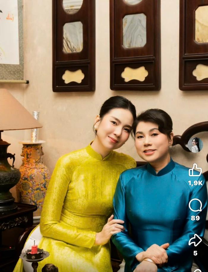 Mẹ nữ MC thời tiết mang vẻ đẹp phúc hậu.