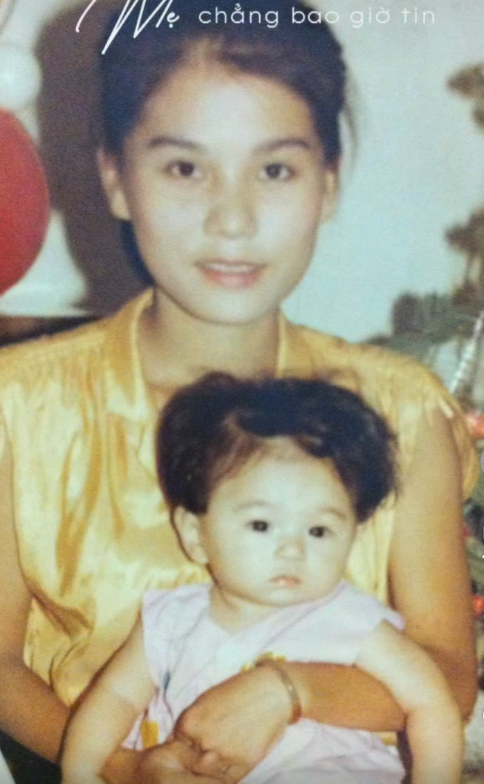 Ảnh ngày xưa của Mai Ngọc và mẹ.