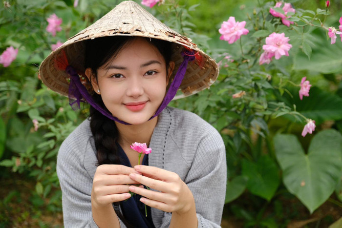 Lâm Anh hóa thân thành thôn nữ đồng quê