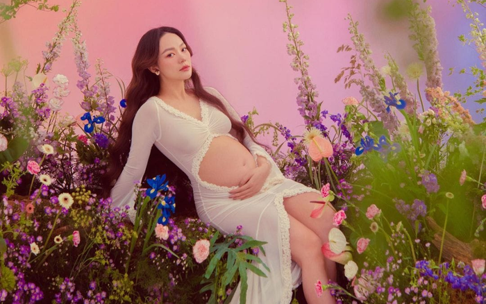 Minh Hằng đã thực hiện bộ ảnh bầu để làm kỉ niệm khoảng thời gian đáng nhớ nhất trong cuộc đời. Ảnh: FBNV