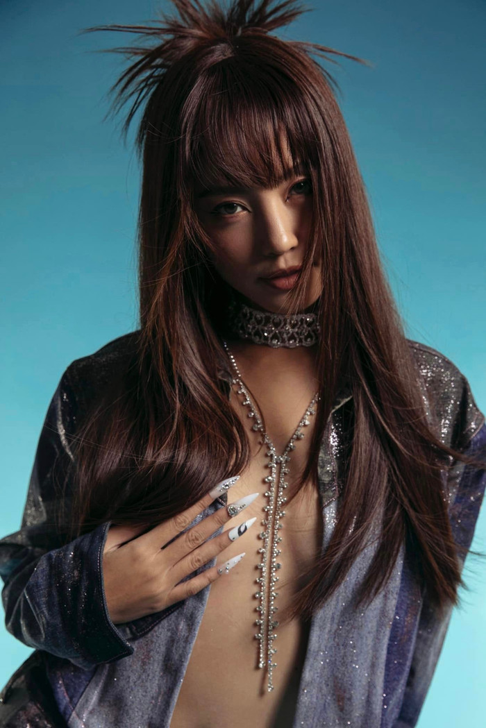 'Con gái' Thúy Diễm chuộng phong cách 'thả rông' vòng 1, khoe vẻ đẹp căng tràn ở tuổi 29.