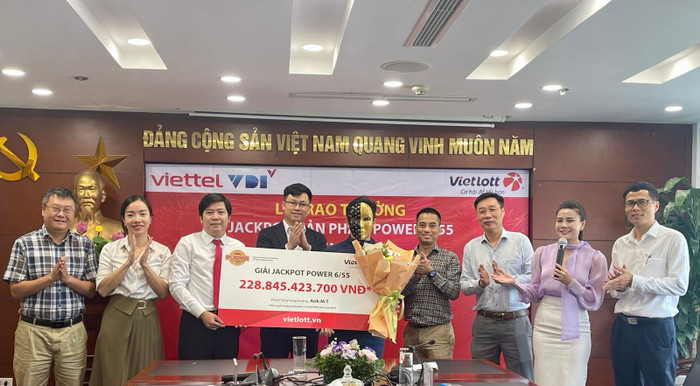 Anh T. tại buổi lễ nhận giải.