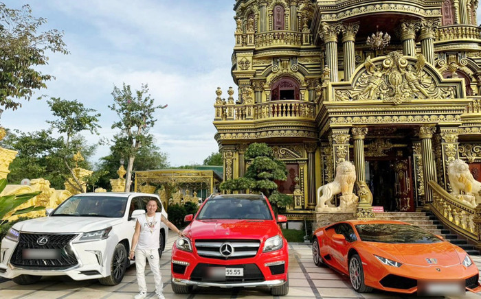 Đại gia đồng nát ở Nghệ An tậu xe hơi tiền tỷ để vợ đi chơi trong làng Ảnh 2
