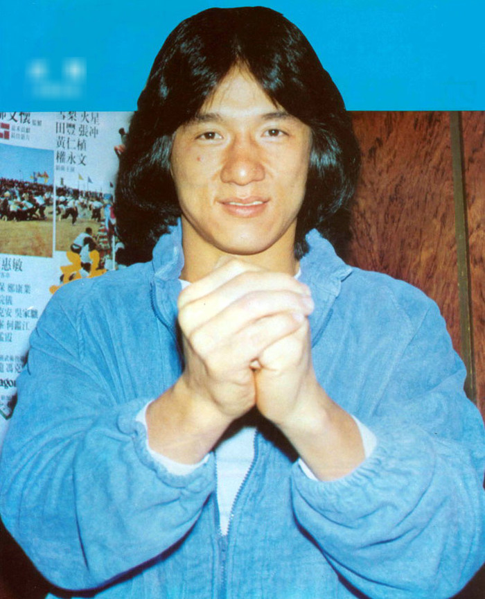 Thành Long để tóc dài nhiều năm liền khi đóng phim.