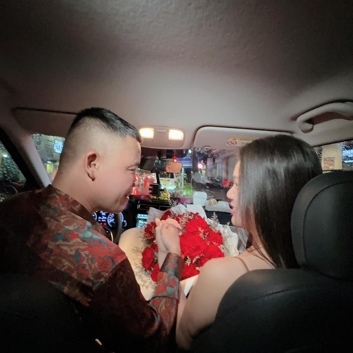 Hiệp Gà cho biết anh và bạn gái đã dọn về sống chung, cùng chia sẻ nhiều điều trong cuộc sống.