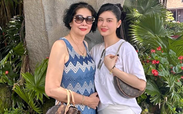 Trương Quỳnh Anh gây bất ngờ khi khoe mẹ trẻ trung, sành điệu Ảnh 2