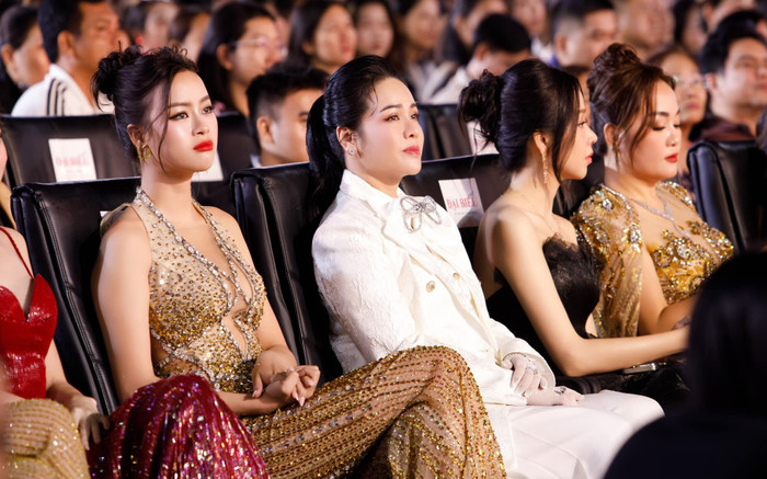 Nhật Kim Anh đang sửa soạn, nhiều người ập đến bất ngờ vì một lí do Ảnh 2