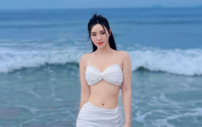 Những khoảnh khắc Quỳnh Kool khoe vóc dáng 'căng tràn' với trang phục hở Ảnh 2