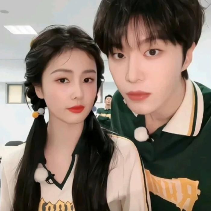 Bạch Lộc từng bị bạo lực mạng dữ dội khi thân thiết với Phạm Thừa Thừa. 