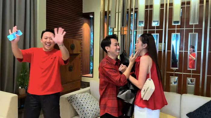 Trấn Thành gửi lời chúc mừng đến Anh Đức và Quỳnh Anh. 