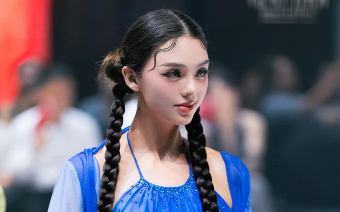 Vợ thủ môn Bùi Tiến Dũng 'đẹp hơn hoa hậu' trên sàn diễn thời trang Ảnh 2