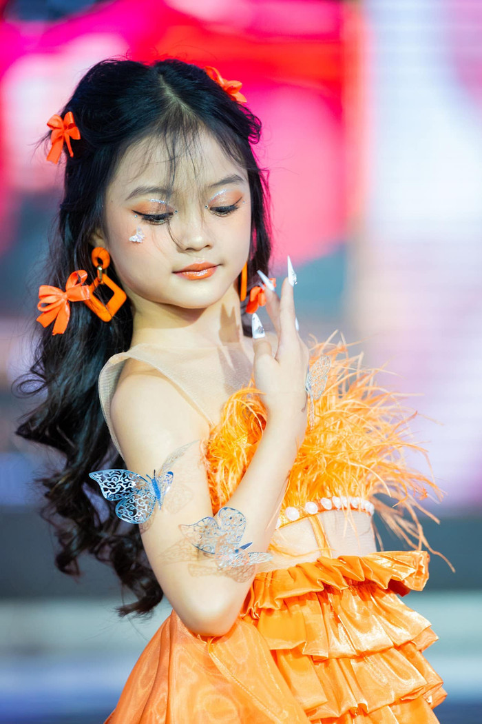 Em ruột Thu Hà Ceri ở Đi Giữa Trời Rực Rỡ xinh đẹp tài giỏi không kém chị Ảnh 2