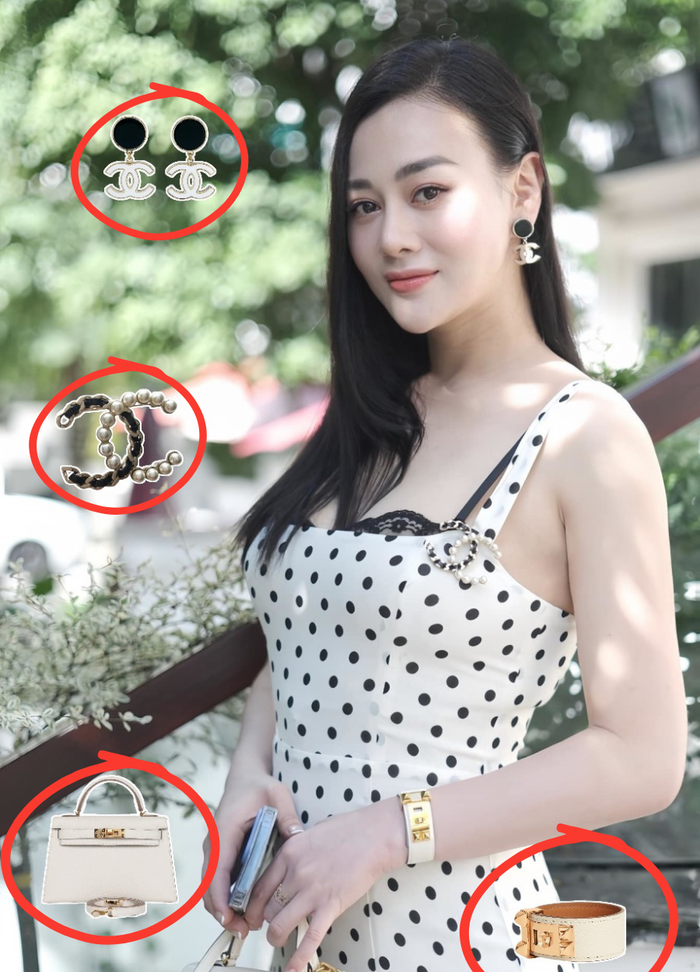 Phương Oanh phối cùng dàn phụ kiện hơn 360 triệu đồng.