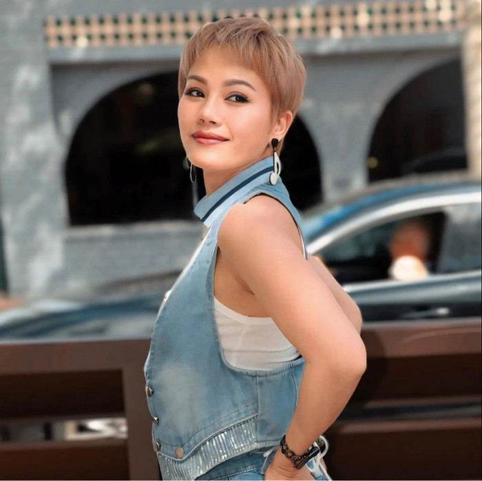 Nữ ca sĩ làm 'mẹ kế' của 3 con, hết lòng yêu thương con riêng và chồng và vun vén hạnh phúc suốt 17 năm qua. 