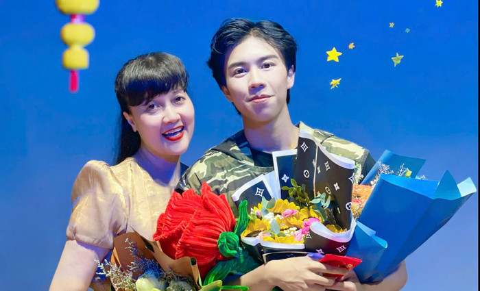 Nghệ sĩ Vân Dung và con trai Long Vũ.