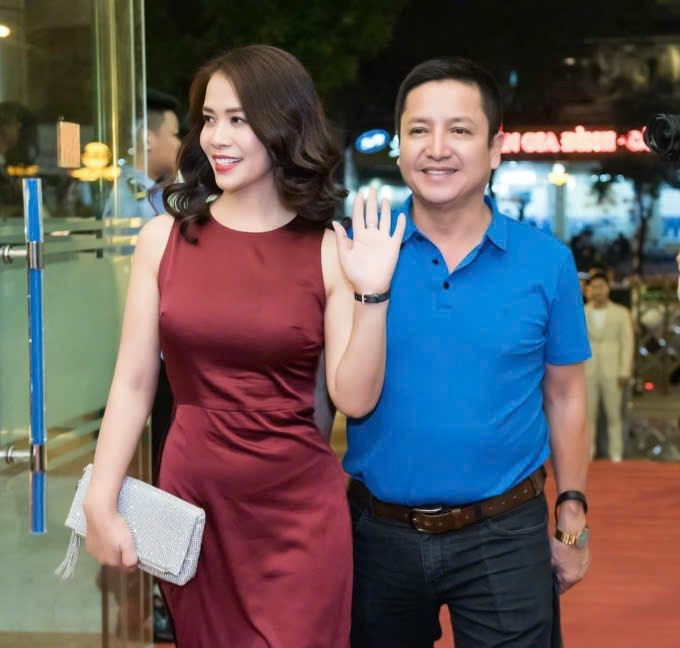 Nghệ sĩ Chí Trung và bạn gái xuất hiện cùng nhau trong nhiều sự kiện.