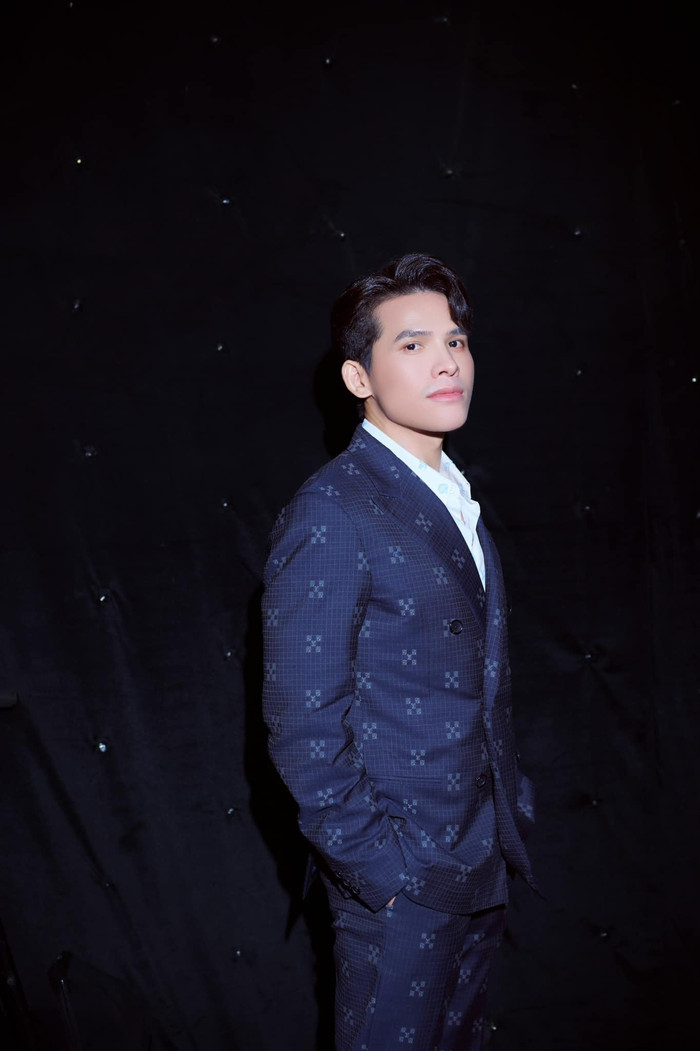 Võ Hạ Trâm 'ôm bầu' vượt mặt đến chúc mừng 'ngày vui' của Quốc Thiên Ảnh 4