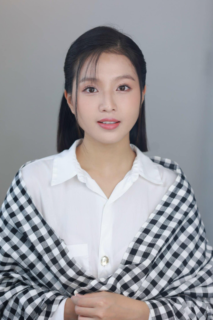 Trước đó, cô gây sốt khi đóng Út Trong ở Đất Rừng Phương Nam.